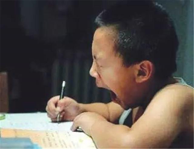 夏季大班育儿知识：孩子晒太阳时间过长易惊厥，家长需注意